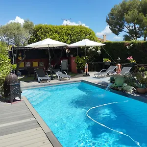  Hébergement de vacances Les Arbousiers France