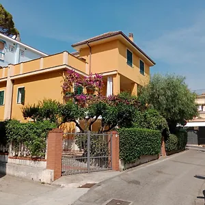 La Casa Gialla , Laigueglia Italia